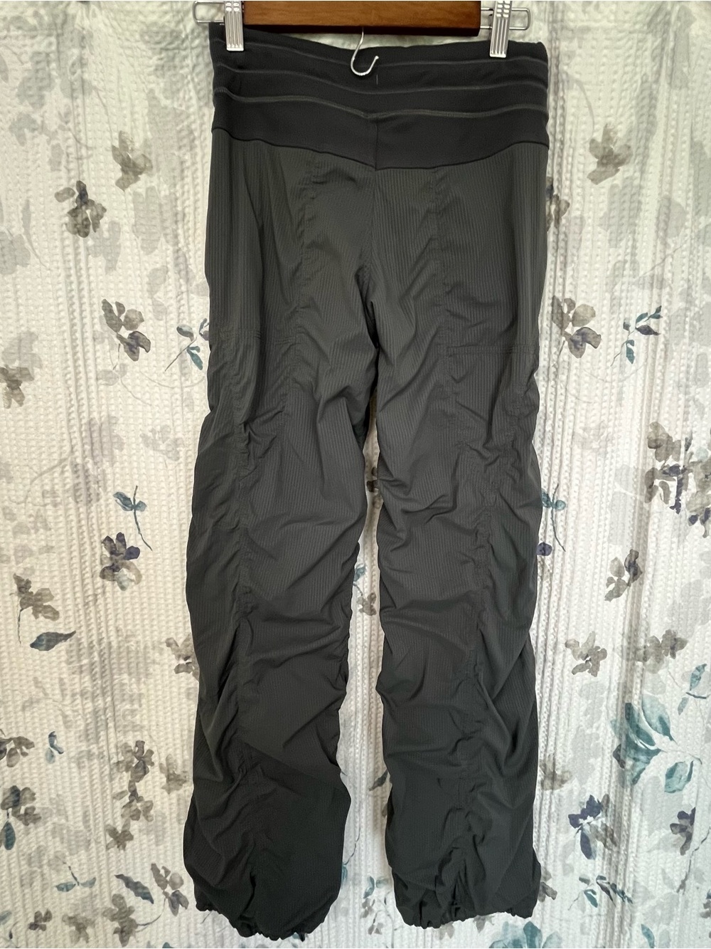 lululemon athletica Dance Studio Gray Women's Drawstring Pants. Size 4 - Picture 4 of 7